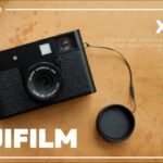 【先行レビュー】富士フイルムから「写ルンです」サイズの”縦画面専用カメラ”が登場！尖りすぎてて最高なんだが…｜FUJIFILM X half – エックスハーフ